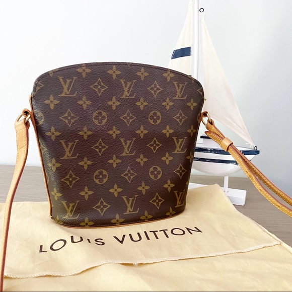 Louis Vuitton Handbags - ♥️DROUOT♥️ Authentic Louis Vuitton Crossbody!